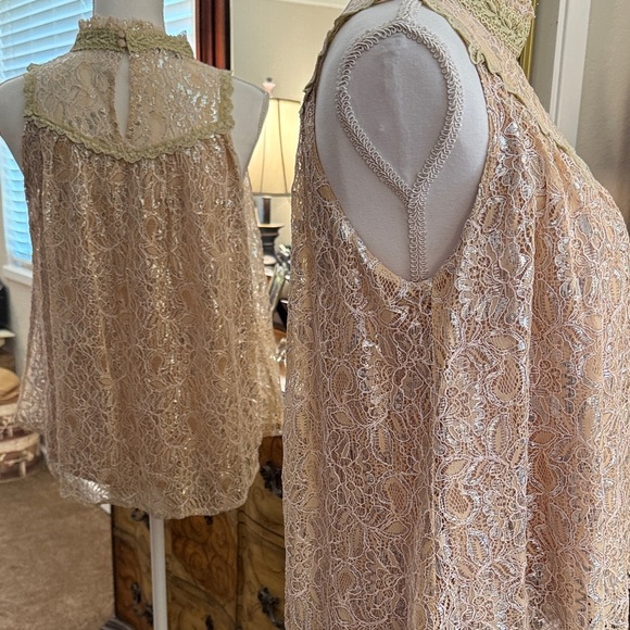 Elegant Lace Blouse Pearl/Tan - Picture 4 of 14
